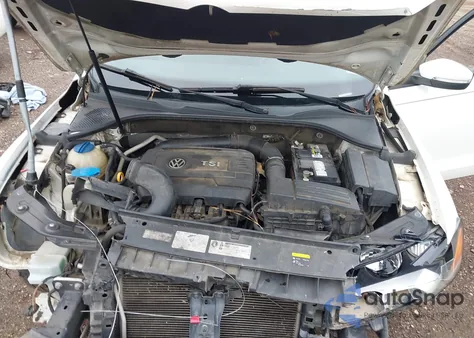 2015 Volkswagen Passat 1.8T Wolfsburg Edition z USA, uszkodzony, nr VIN 1VWAT7A38FC014908